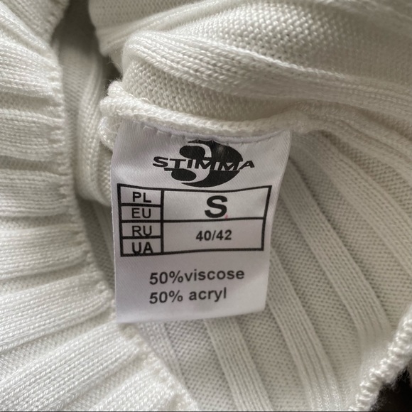 White top - Picture 2 of 3